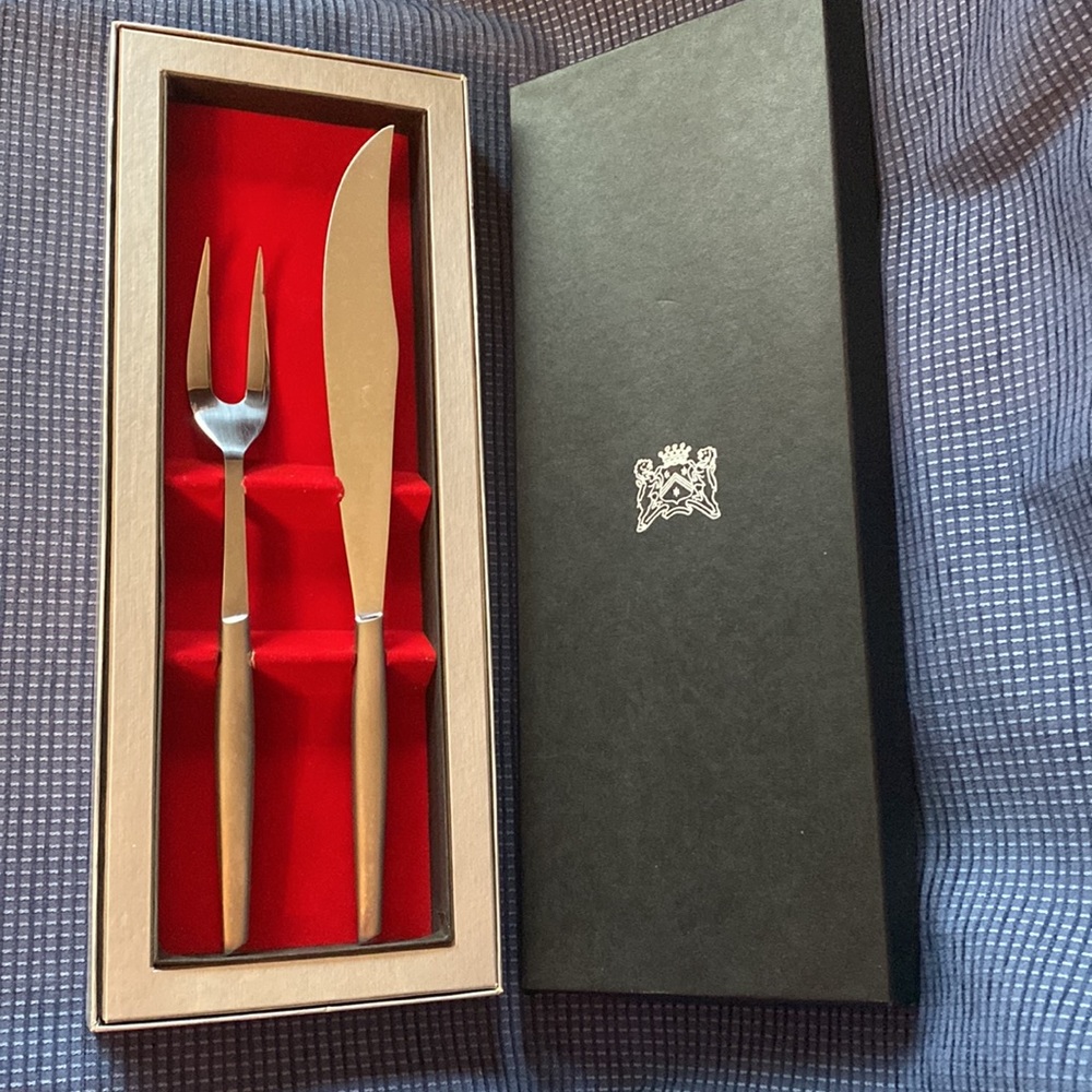 Raimond stainless steel made in Italy, and I be carving set